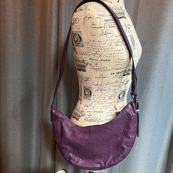 Vince Camuto Deep Purple Leather Shoulder Bag NWOT - Picture 1 of 8